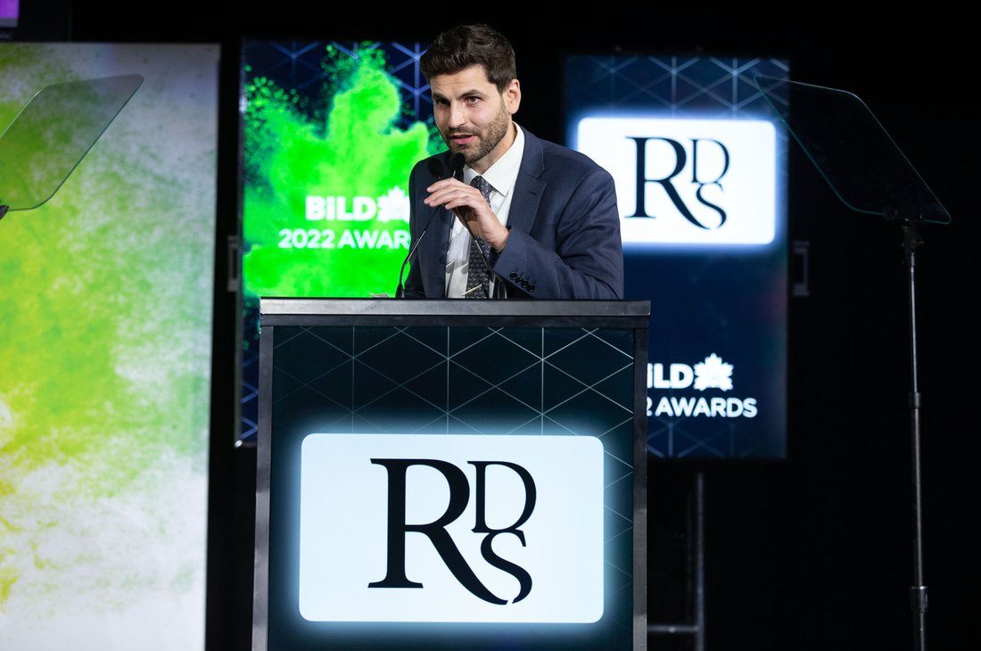 Charles Jaque presenting at the BILD Awards